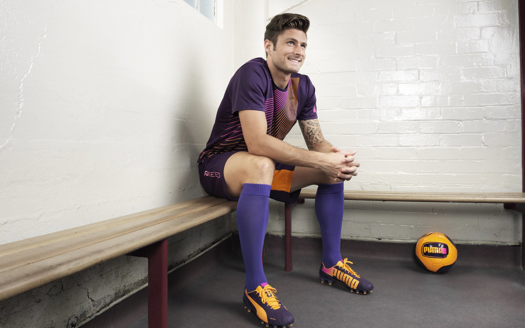 朝鲜2-0巴西，卫冕冠军继续前行，荷兰女足创造历史，朝鲜女足夺冠