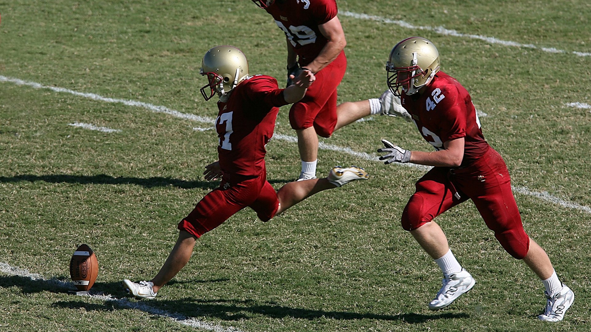 青年国家队加强战术体系建设提高整体协同作战能力，重视青年队伍建设